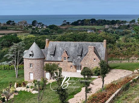 PLOUGRESCANT, Brittany 22820