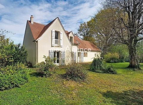 Charentilly, Centre 37390