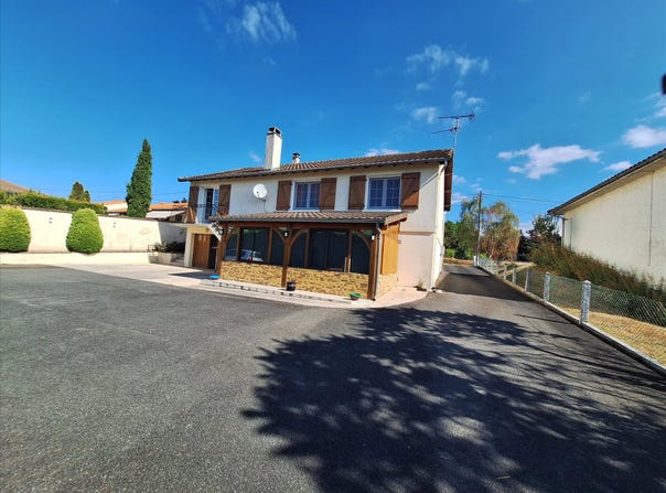 Charroux, Poitou-Charentes 86250