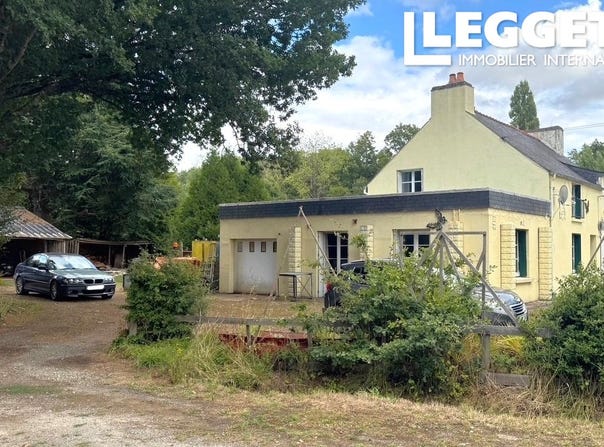 Peillac, Brittany 56220