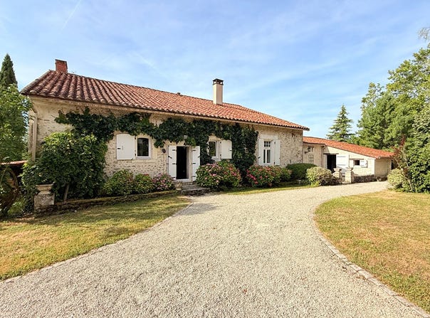 Montmoreau, Poitou-Charentes 16190