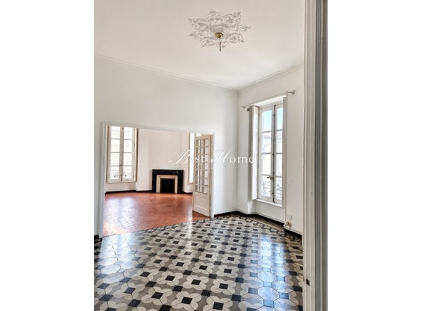 Nîmes, Languedoc-Roussillon 30900
