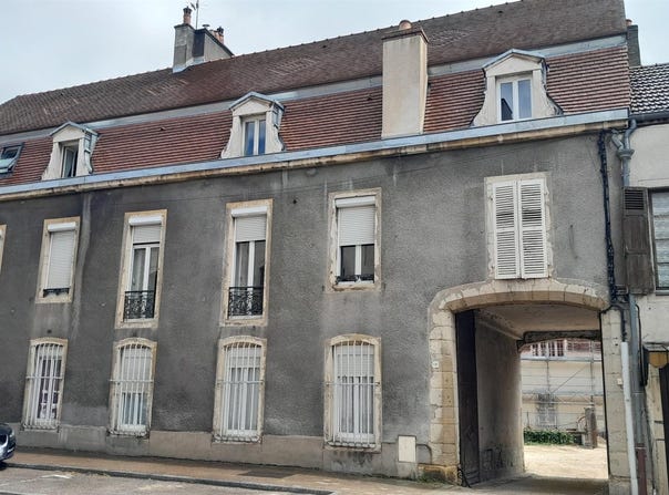 Nuits-Saint-Georges, Burgundy 21700