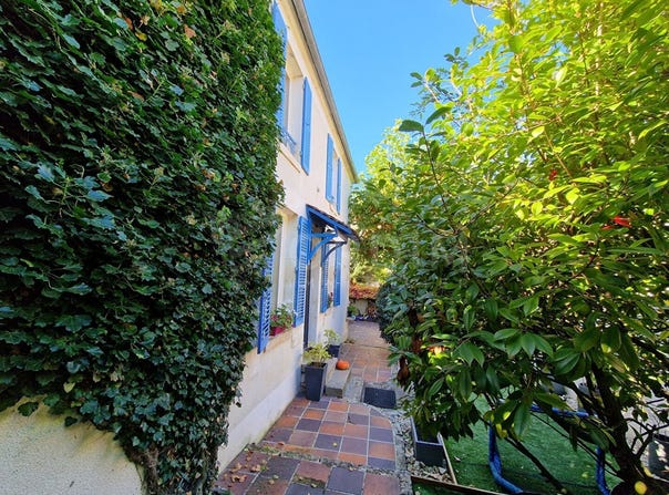 Quenne, Burgundy 89290