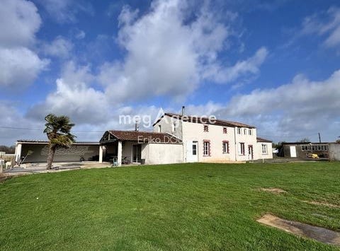 Saint-Pierre-Des-Echaubrognes, Poitou-Charentes 79700