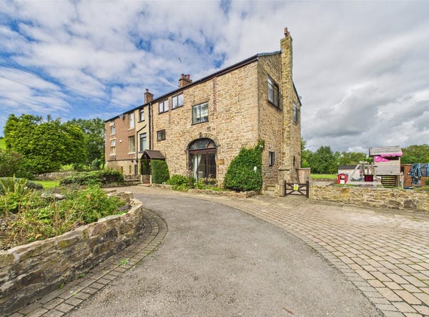 Strines, England SK6 7GW