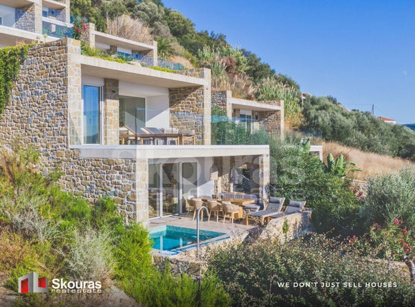 Gialova, Peloponnese 24001
