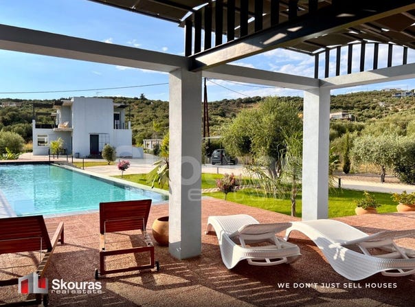 Gialova, Peloponnese 24001