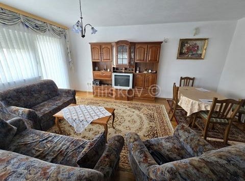 Kastel Luksic, Splitsko-dalmatinska 21217