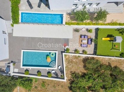 Makarska, Split-Dalmatia County 21300