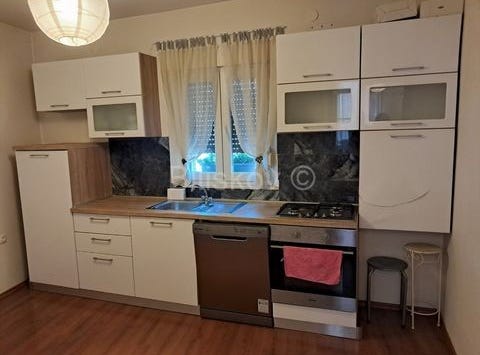 Trogir, Splitsko-dalmatinska 21220
