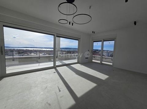 Kastel Luksic, Splitsko-dalmatinska 21216
