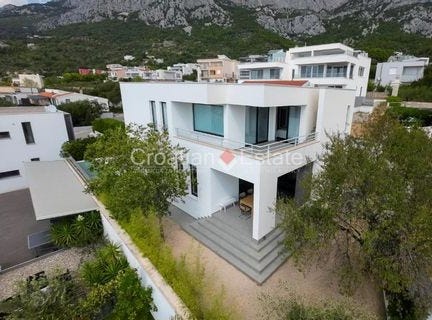 Makarska, Split-Dalmatia County 21300