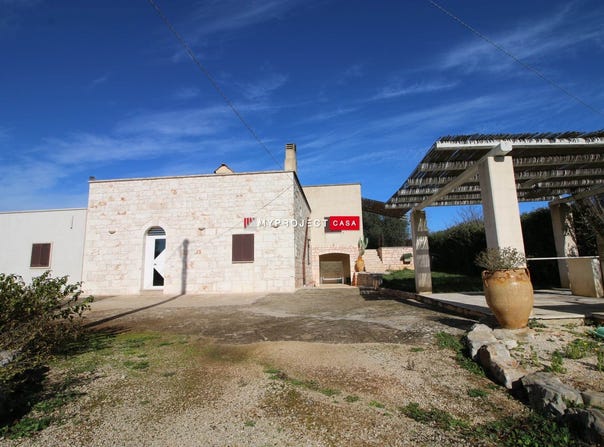 Cisternino, Apulia 72014