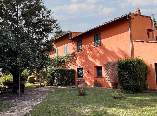 Peccioli, Tuscany 56037
