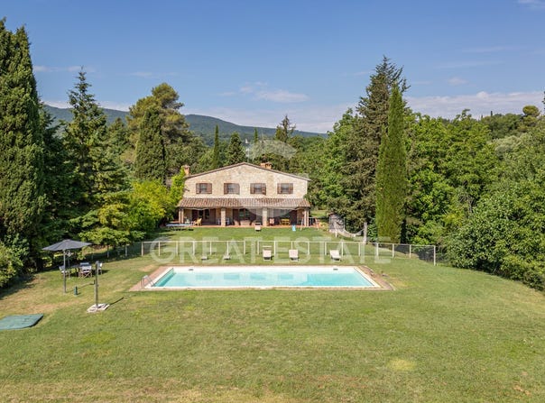 Cetona, Tuscany 53040