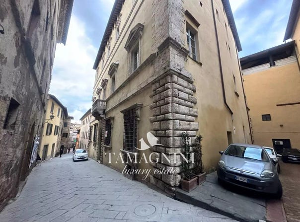 Siena, Tuscany 53100
