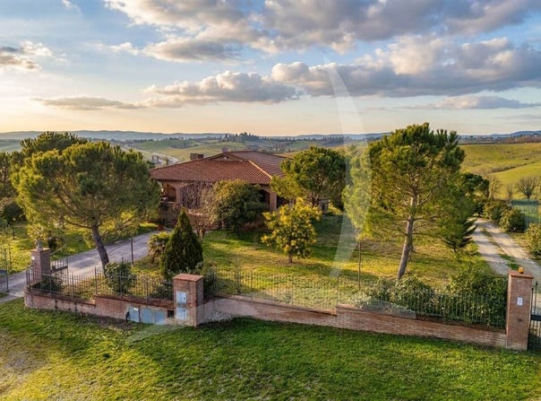 Siena, Tuscany 53100