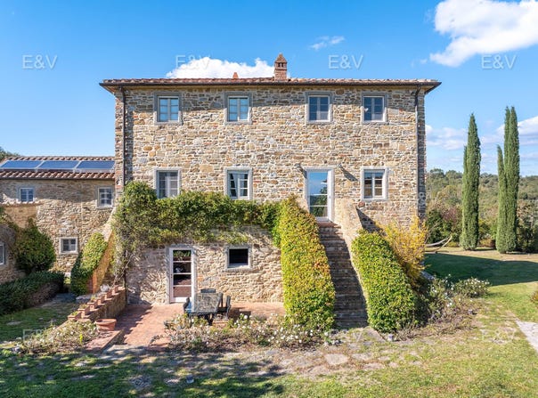 Bucine, Tuscany 52020
