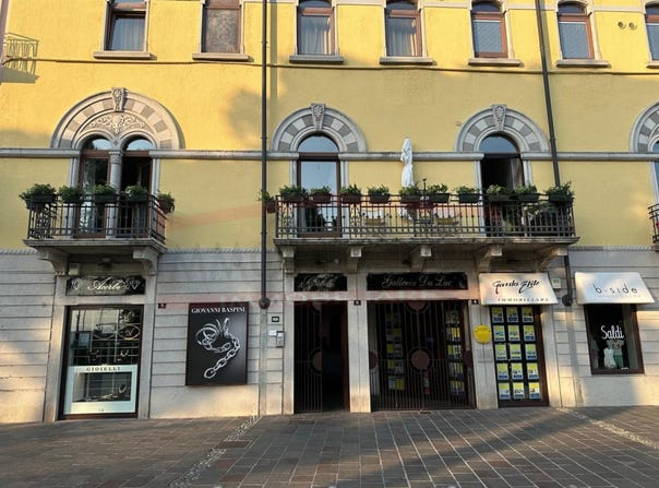 Desenzano del Garda, Lombardy 25015