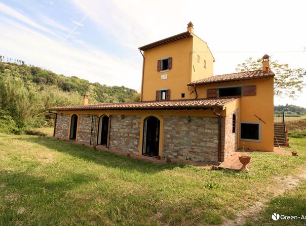Lari, Tuscany 56035