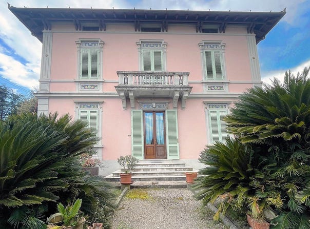 Pescia, Tuscany 51012