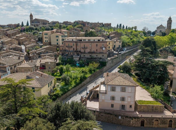 Montalcino, Tuscany 53024