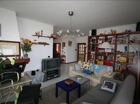 Bettolle, Tuscany 53048