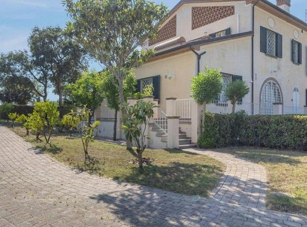 Cecina, Tuscany 57023