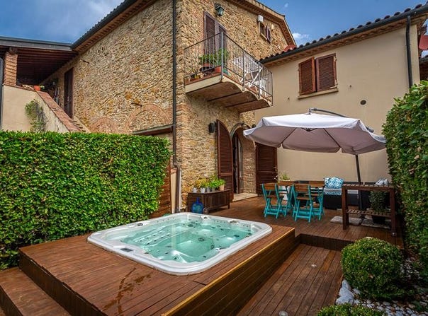 Riparbella, Tuscany 56046