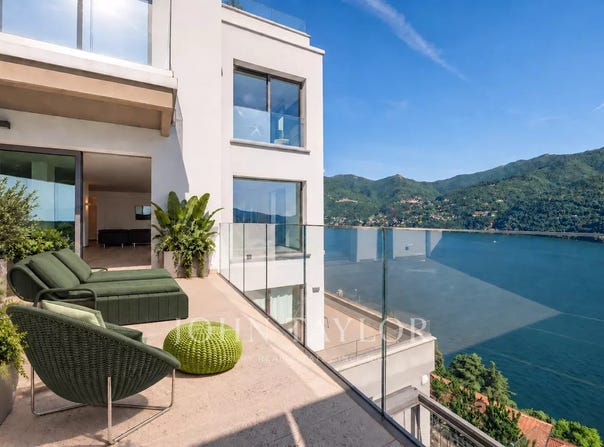 Como, Lombardy 22100