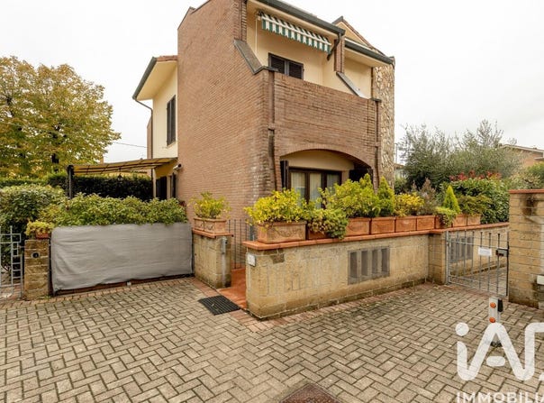 Pontedera, Tuscany 56025