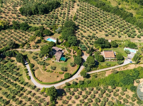 Cetona, Tuscany 53040