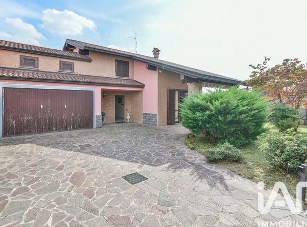 Mozzate, Lombardy 22076