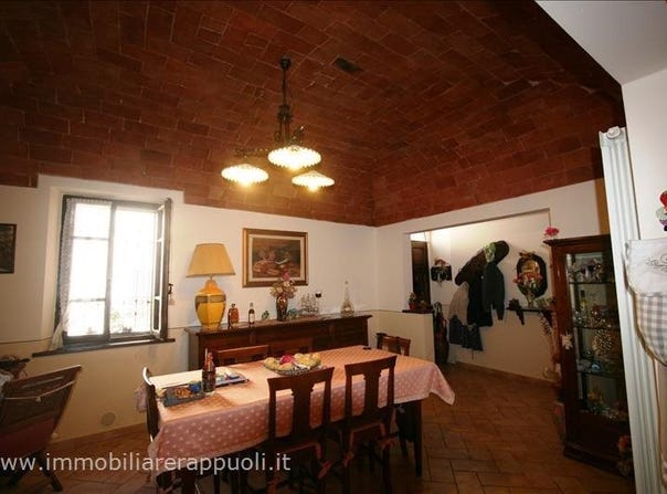 Bettolle, Tuscany 53048