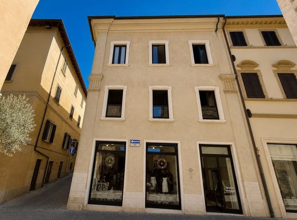 Pesaro, Marche 61121