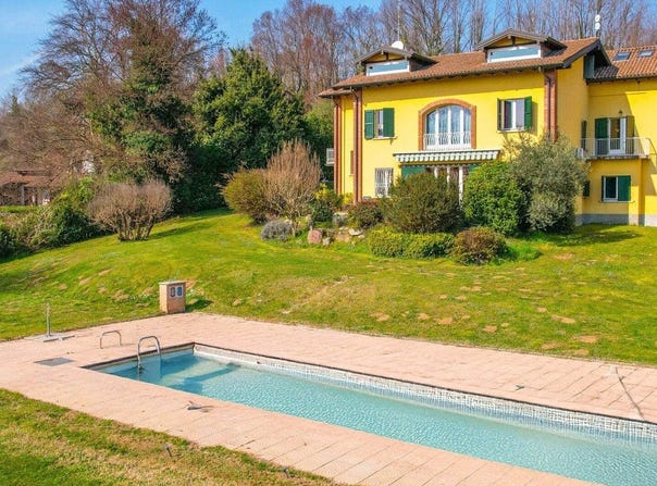 Varese, Lombardy 21100