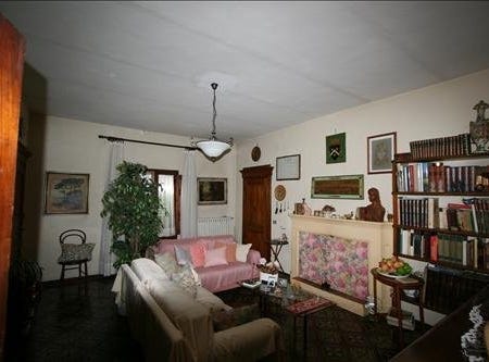 Bettolle, Tuscany 53048