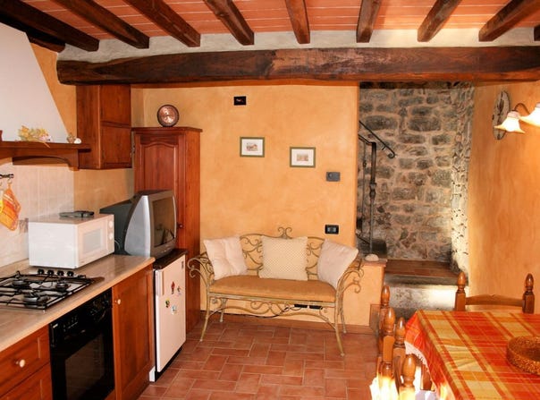 Pescia, Tuscany 51017