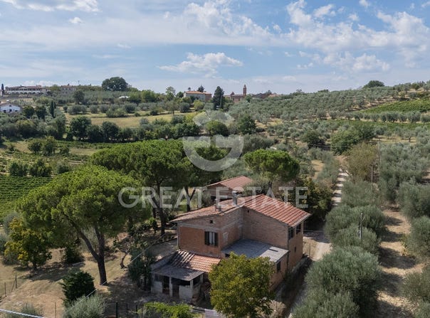 Montepulciano, Tuscany 53045