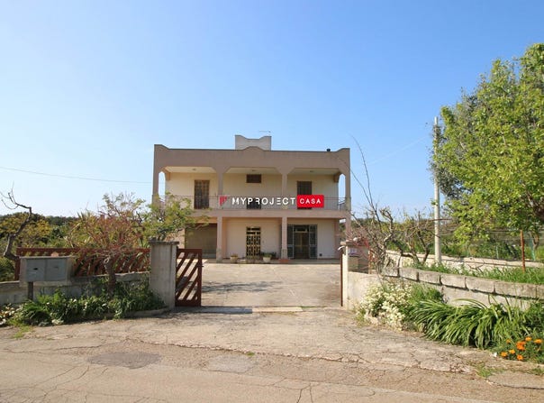 Cisternino, Apulia 72014