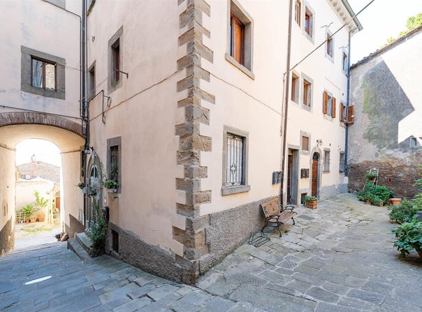Cortona, Tuscany 52044