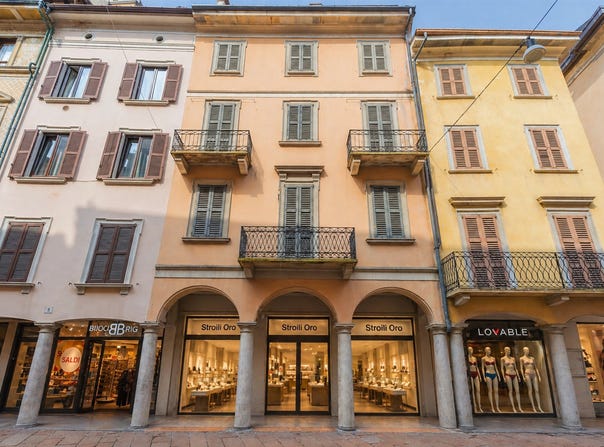 Varese, Lombardy 21100
