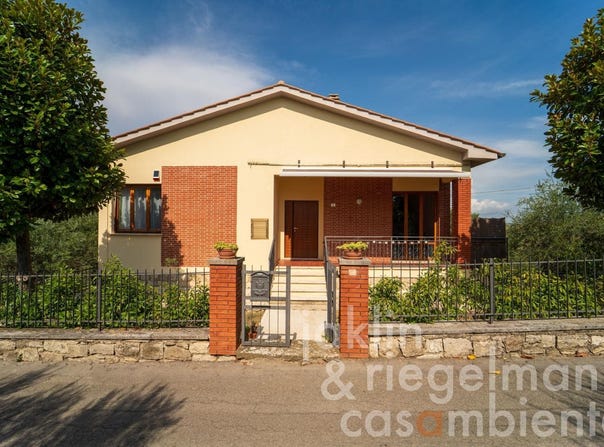 Lucignano, Tuscany 52046