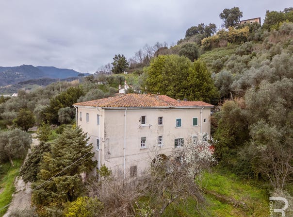 Carrara, Tuscany 54033
