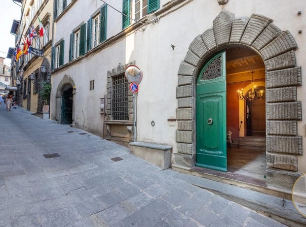 Cortona, Tuscany 52044