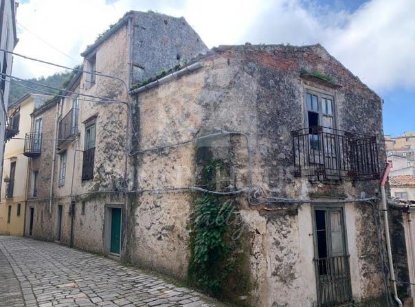 100 Corso Umberto I, Gratteri, Sicily 90010