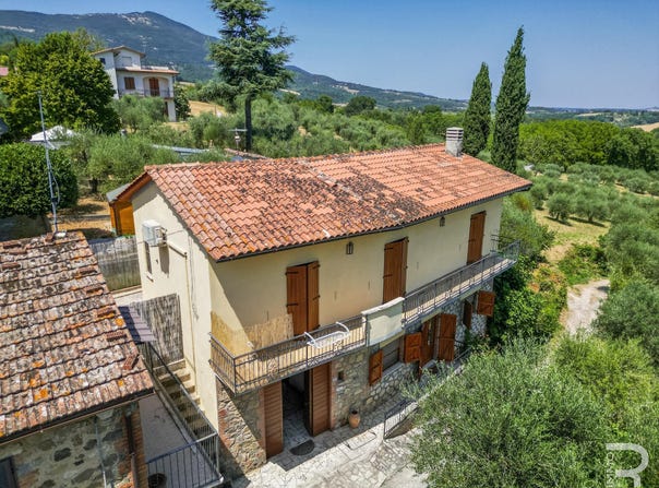 Cetona, Tuscany 53040
