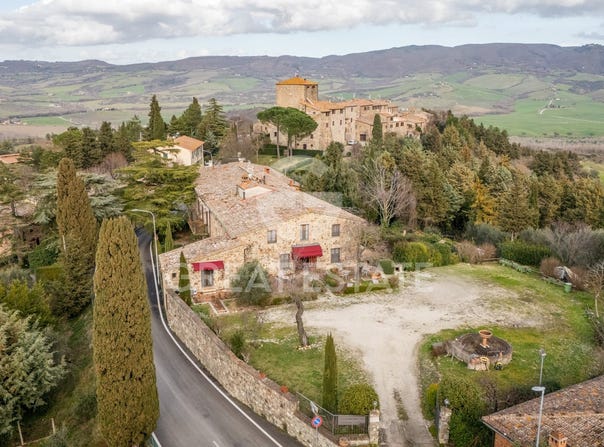 Radicofani, Tuscany 53040