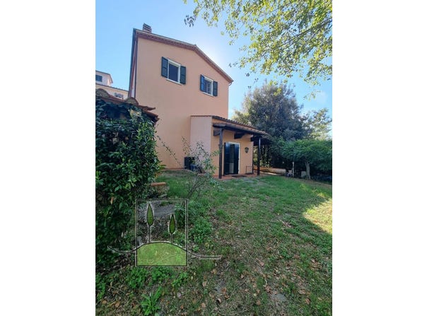Lorenzana, Tuscany 56043